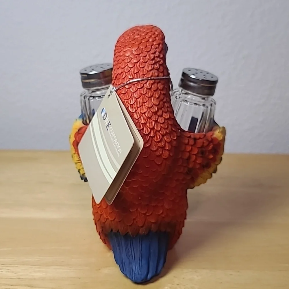 Tasty Crackers salt and pepper shaker holers